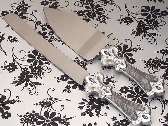 Platinum Fleur De Lis Collection Cake And Knife Set.
