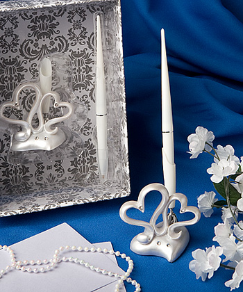 Interlocking  hearts design wedding pen set