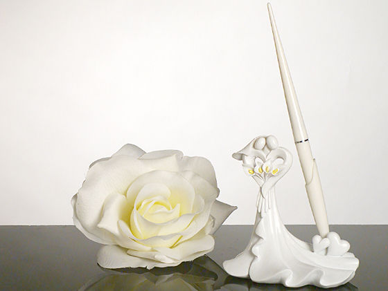 Bride And Groom With Calla Lily Bouquet Pen Set