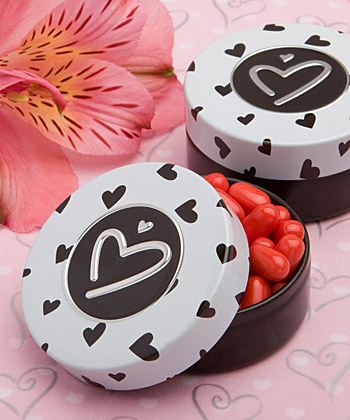 Adorable heart themed mint tin