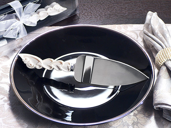 Love Cake Server Pearl White
