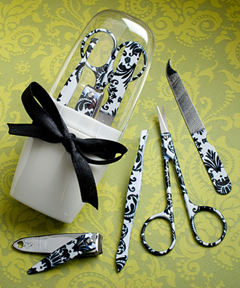 Pretty damask  design manicure sets