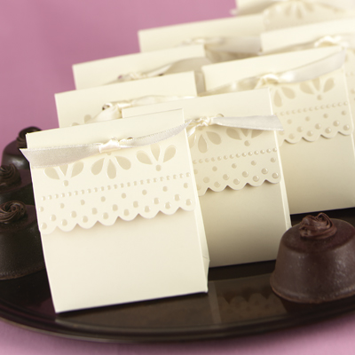 Ivory Scalloped Favor Boxes