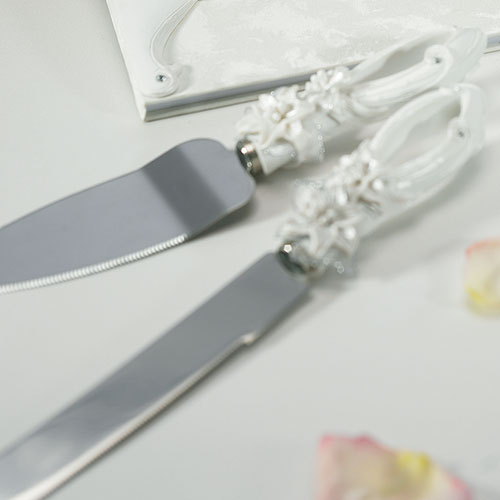 Sculptural White Tiger Lilies Cake Serving Set