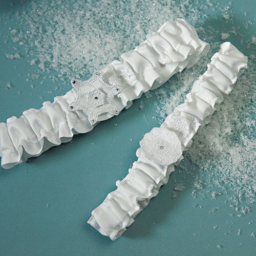 Winter Finery Garter Set