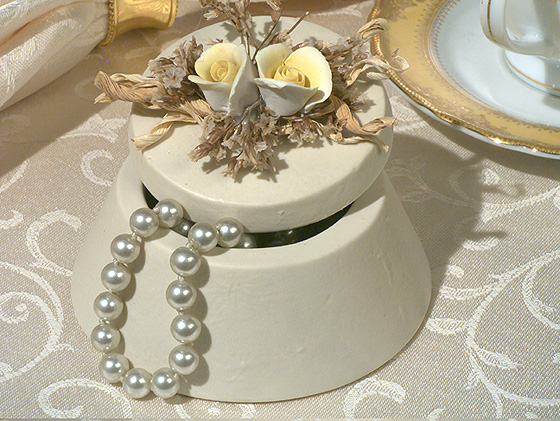 Europa Collection  Round Shape Porcelain Jewelry Box With Yellow Porcelain Roses