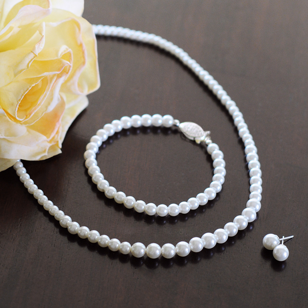 Graduated 3 Piece Pearl Jewelry Collection