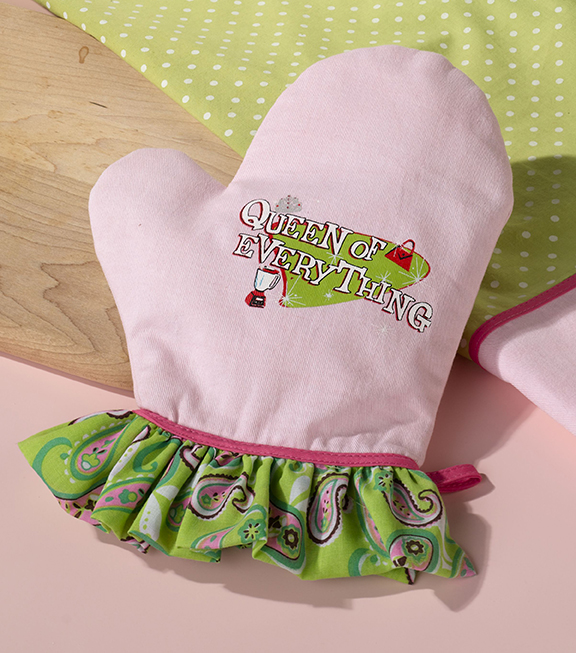 Queen of Everything Oven Mitt
