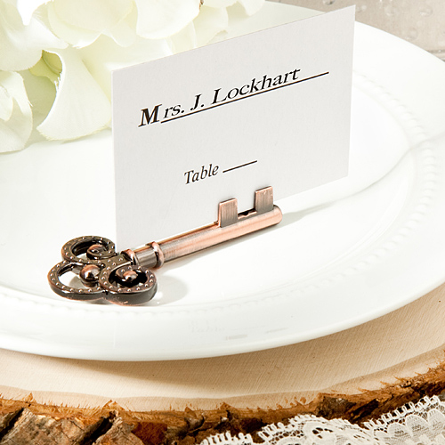 Vintage-inspired place card/photo holders