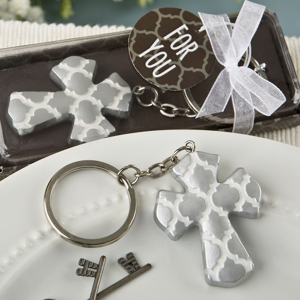 Silver Cross key chain with a Hampton link design