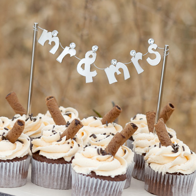 Mr. and Mrs. Banner Cake Pick