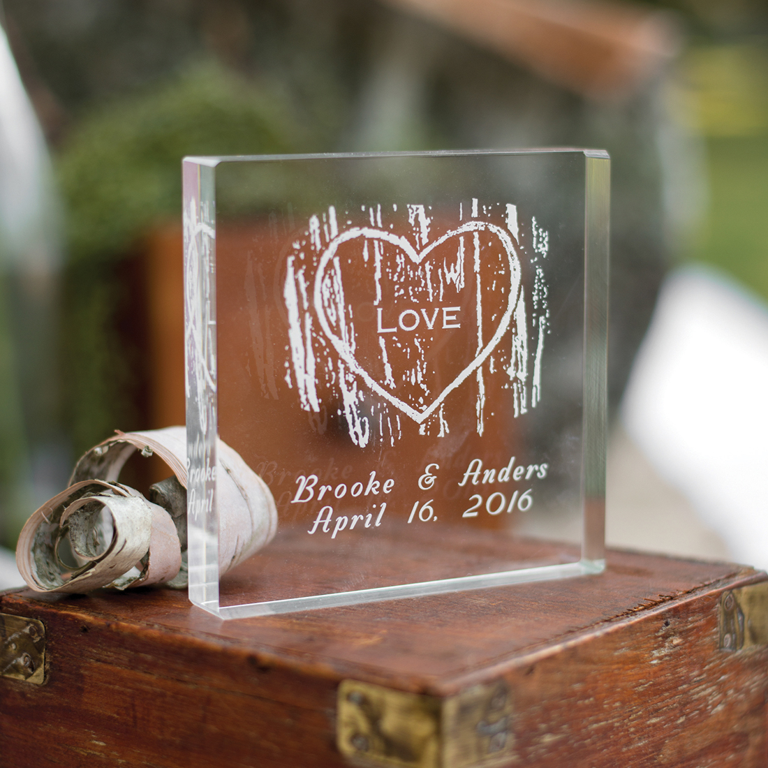 Woodgrain Love Cake Top