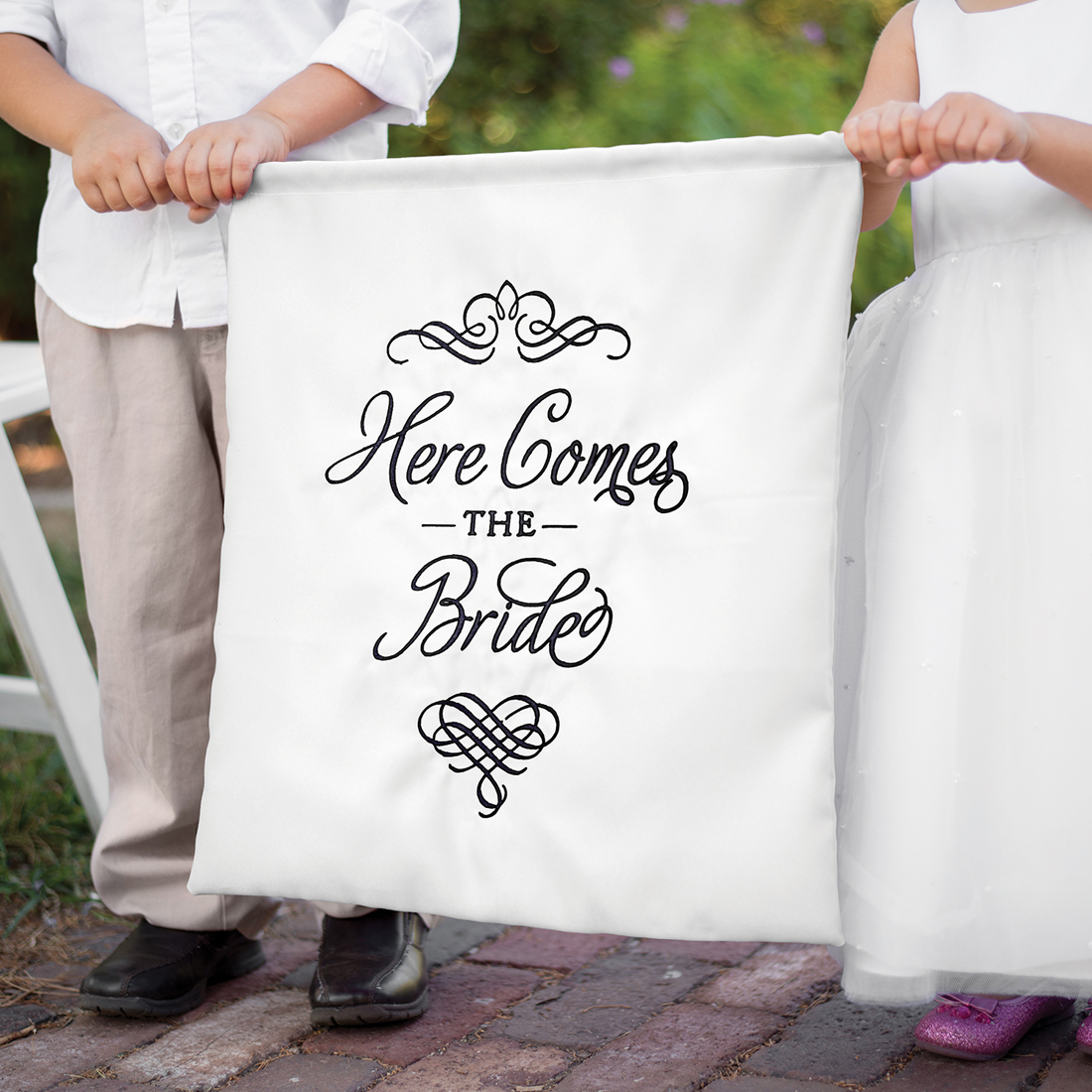 Elegant Here Comes the Bride Sign