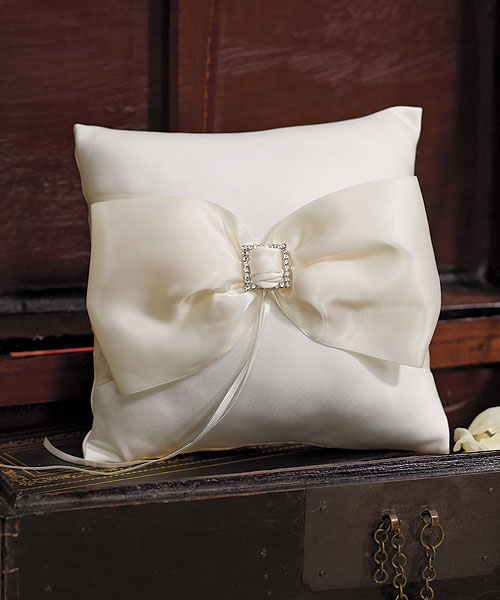 Beverly Clark Duchess Collection Ring Pillow