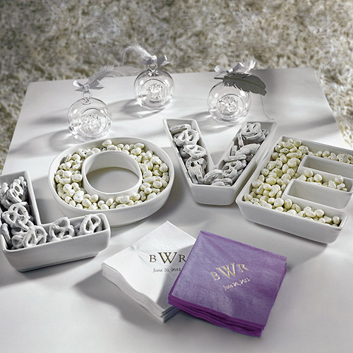"LOVE" Plates Set
