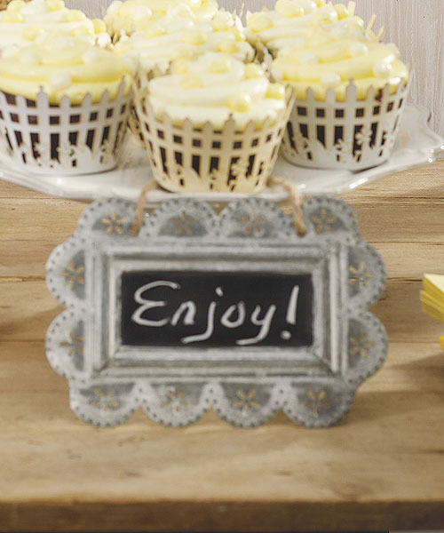 Small Scalloped Frame Tin Signs with Chalkboard